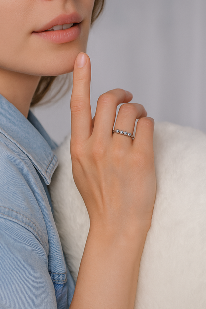 Anxiety Ring mit beweglichen Kugeln in verschiedenen Farben