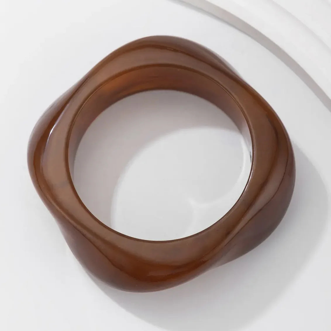 Acryl-Armreif – breites, geometrisches Design im Hip-Hop Stil