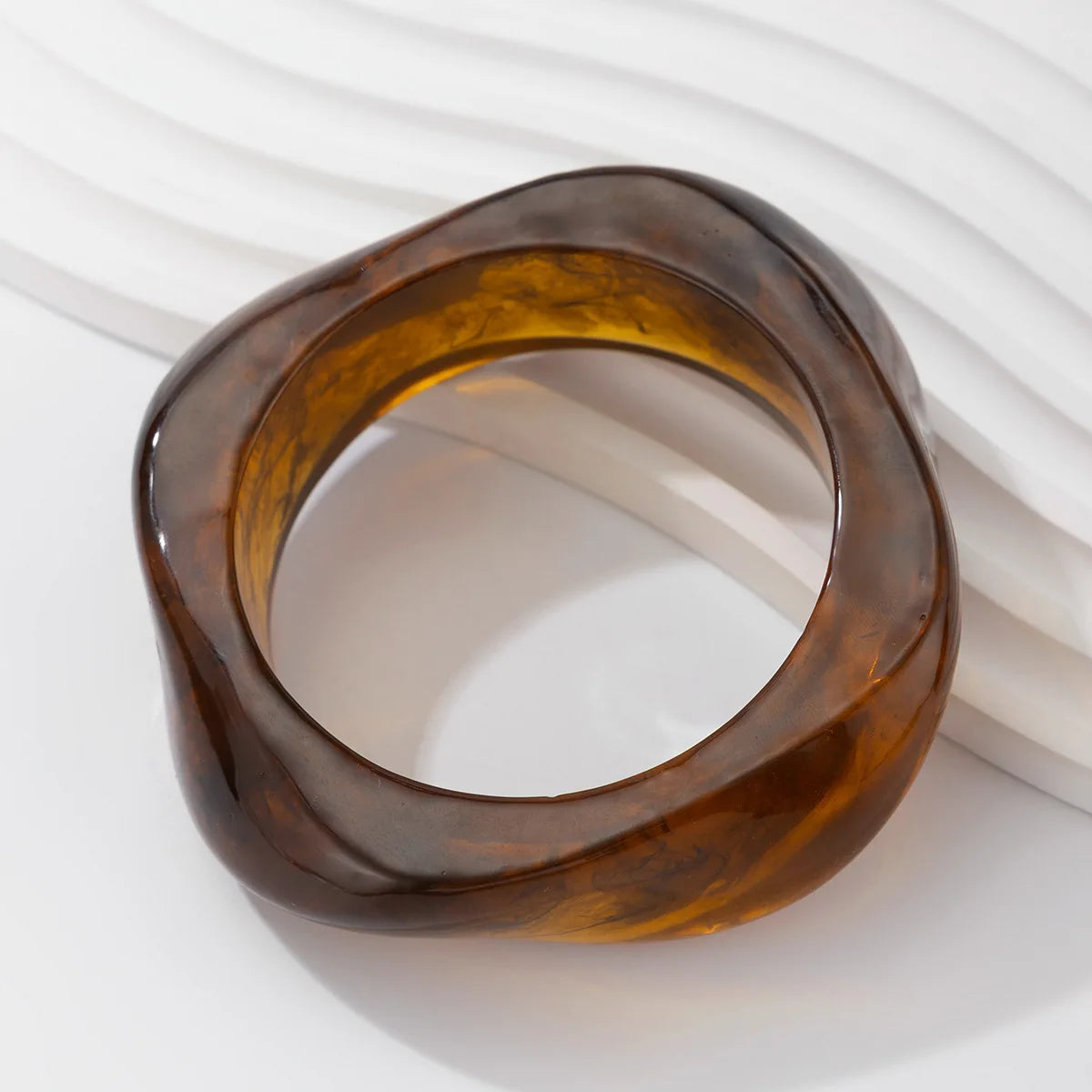 Acryl-Armreif – breites, geometrisches Design im Hip-Hop Stil