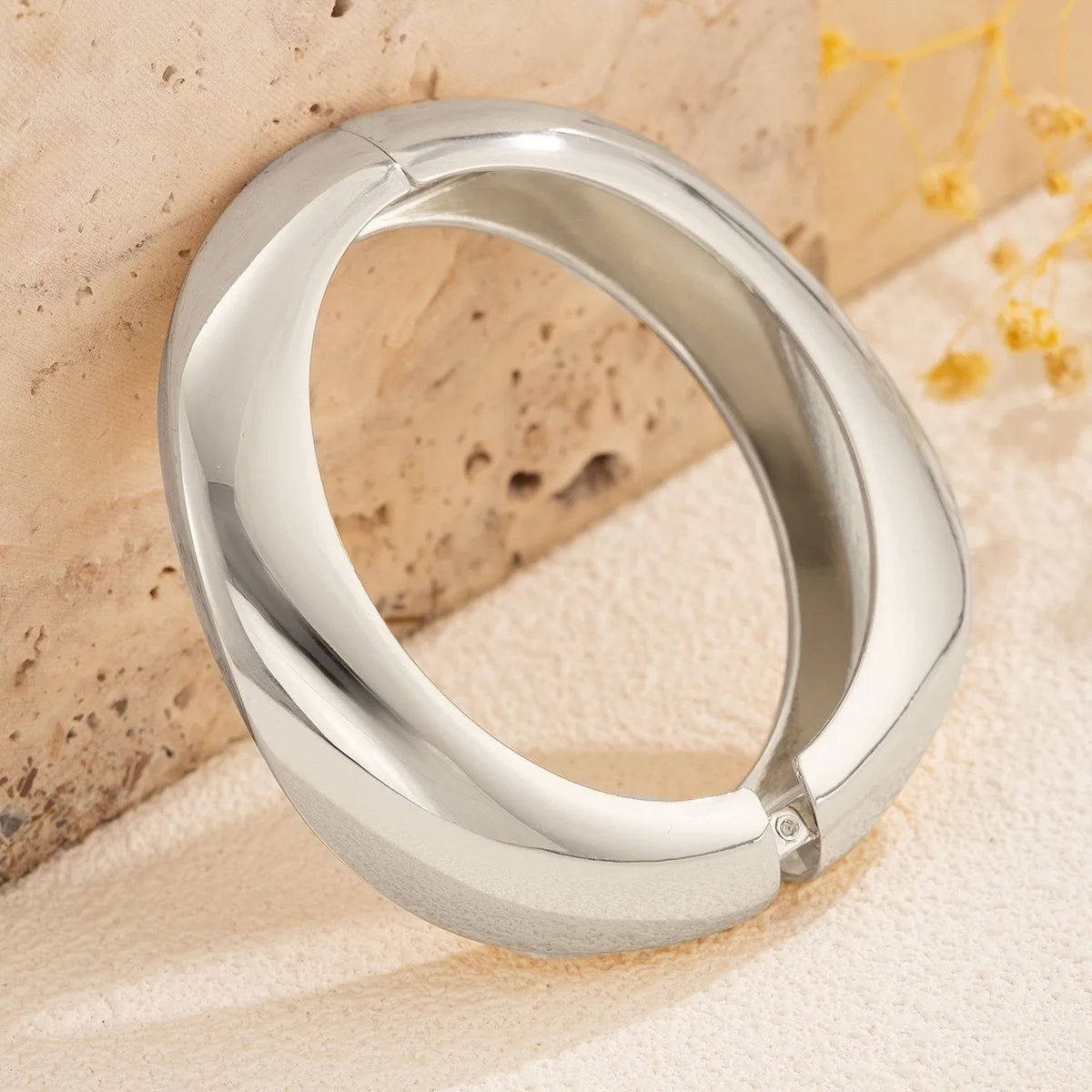 Geometrischer Armreif in Gold & Silber