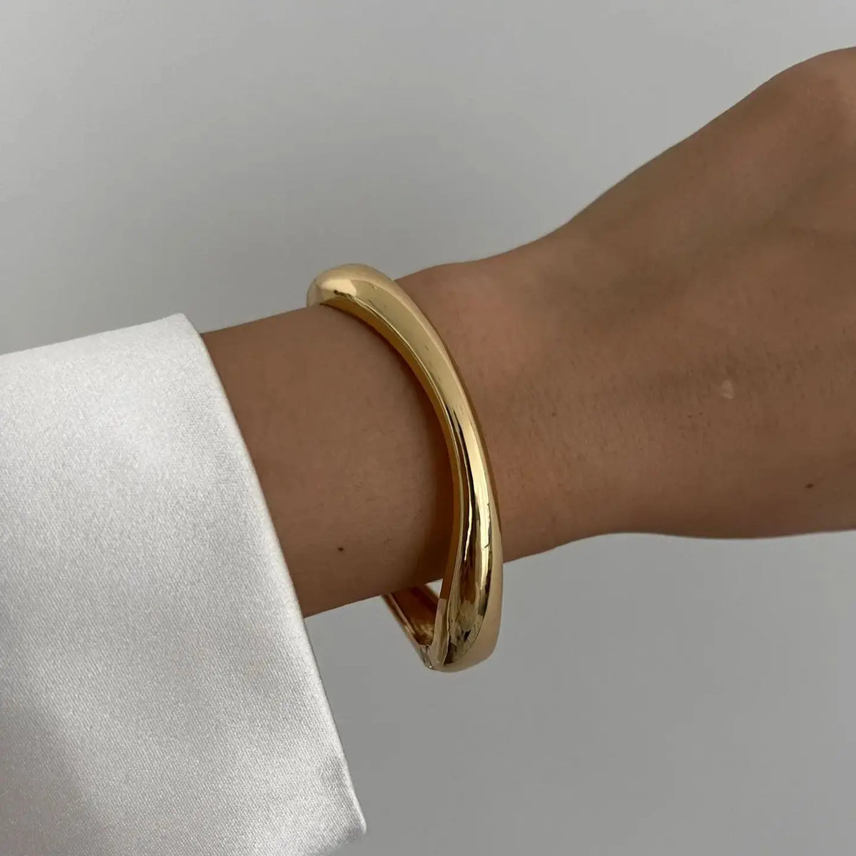 Geometrischer Armreif in Gold & Silber