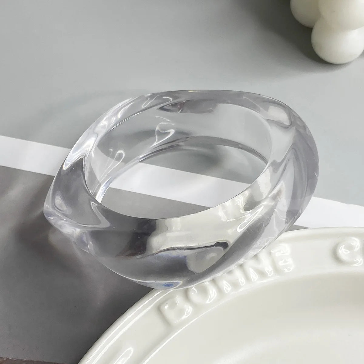 Acryl-Armreif – breites, geometrisches Design im Hip-Hop Stil