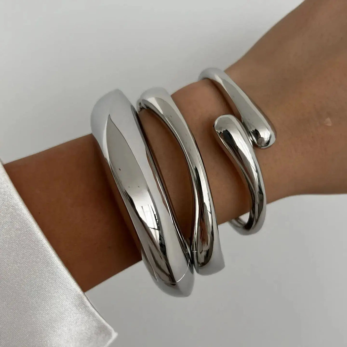 Geometrischer Armreif in Gold & Silber