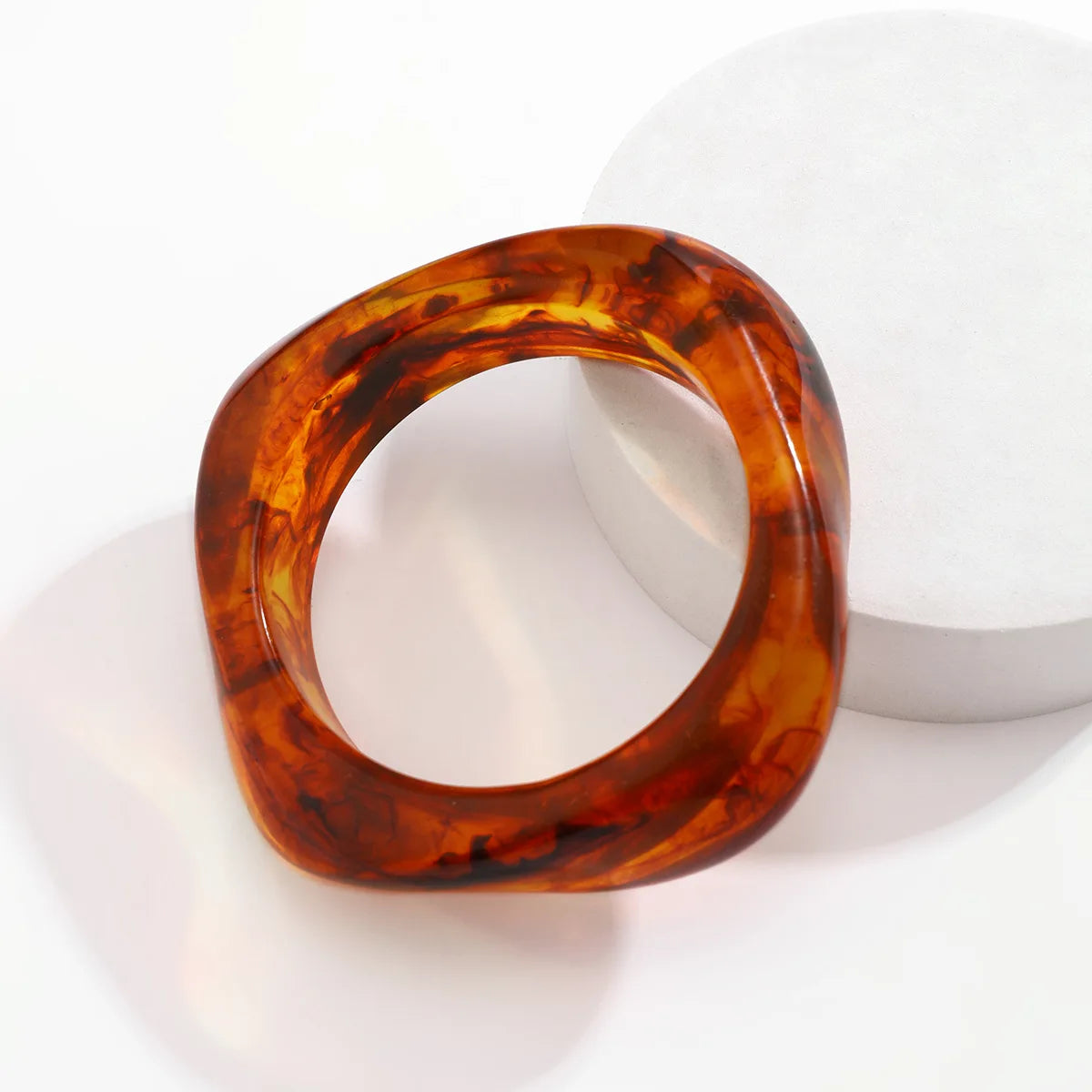 Acryl-Armreif – breites, geometrisches Design im Hip-Hop Stil