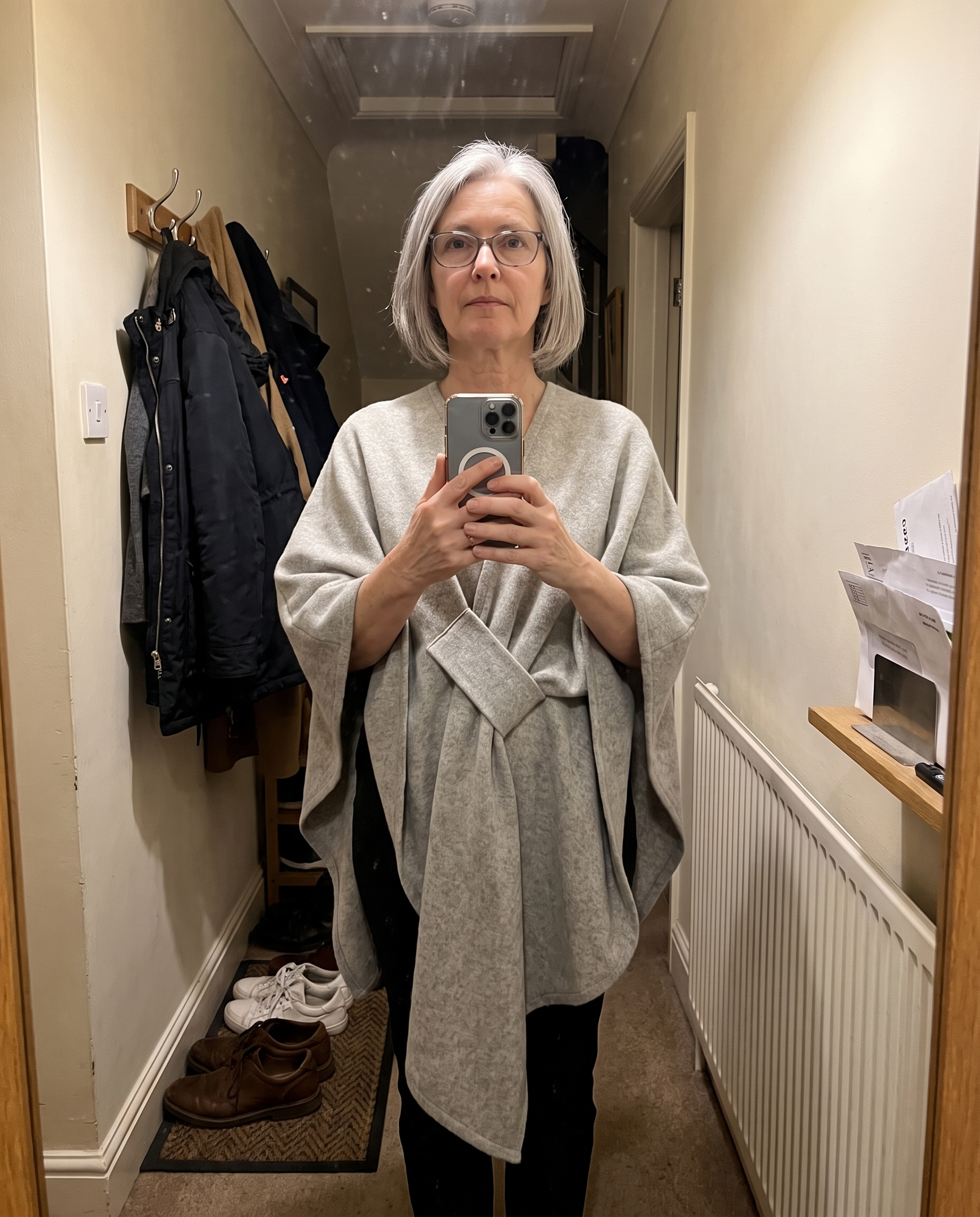 Poncho v2 UGC Flur-Spiegel Hellgrau
