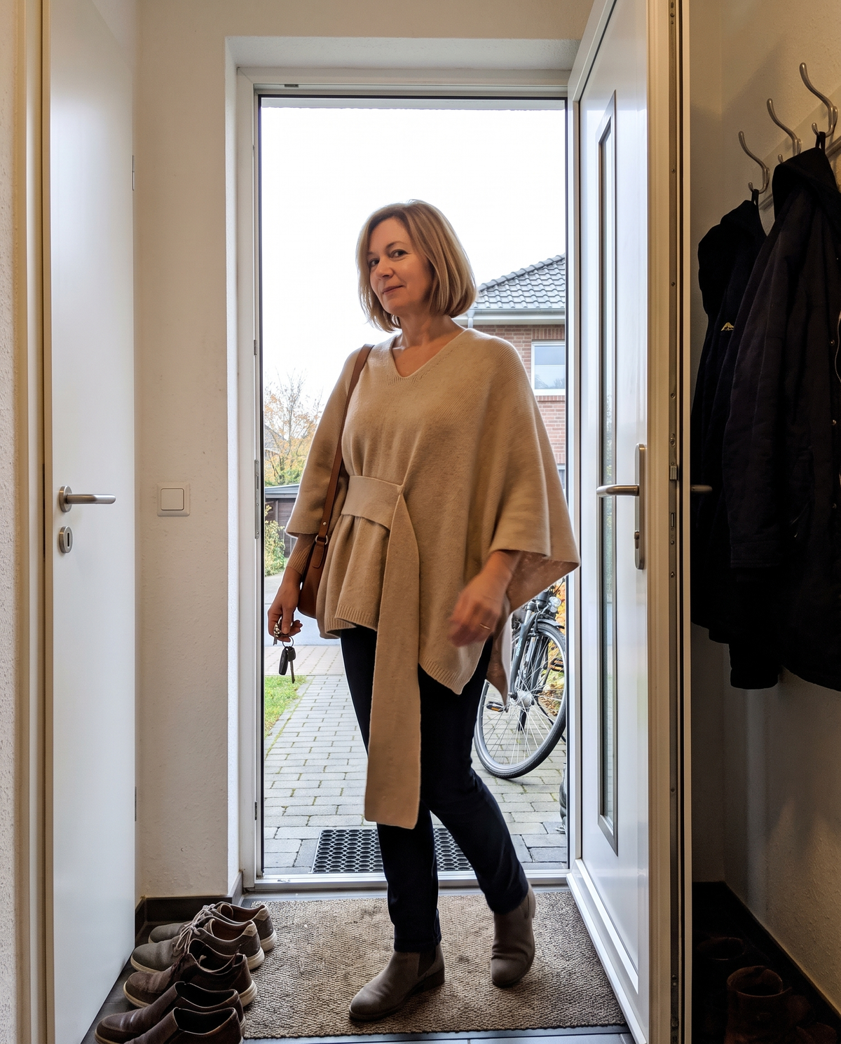 Poncho v2 UGC Haustuer Beige