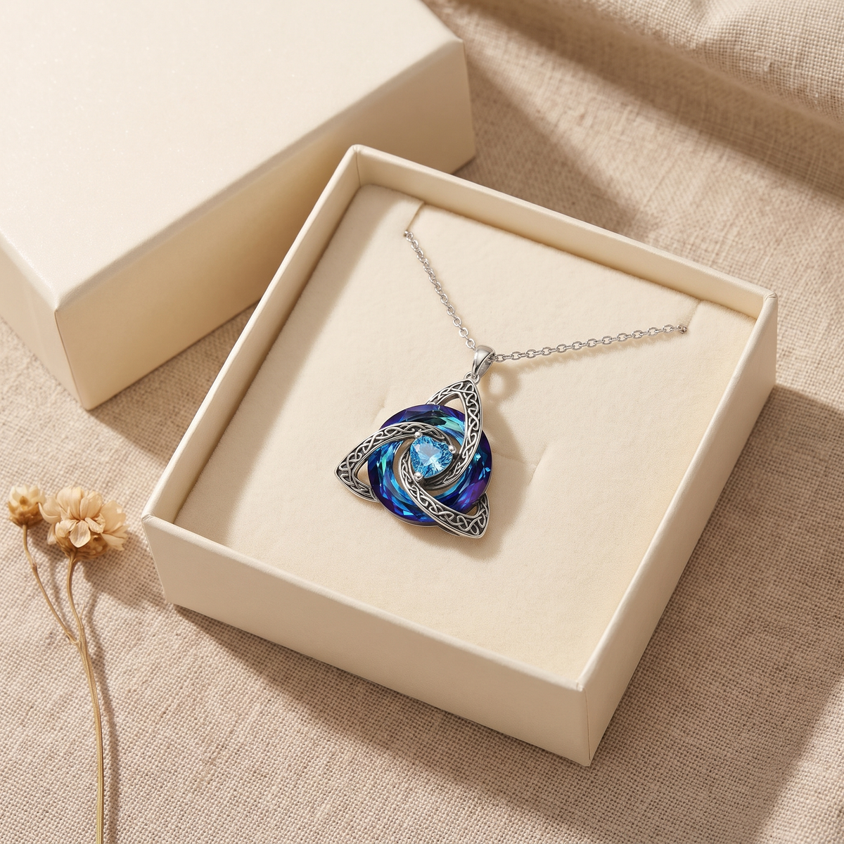 Keltische Knoten Kette in Geschenkbox