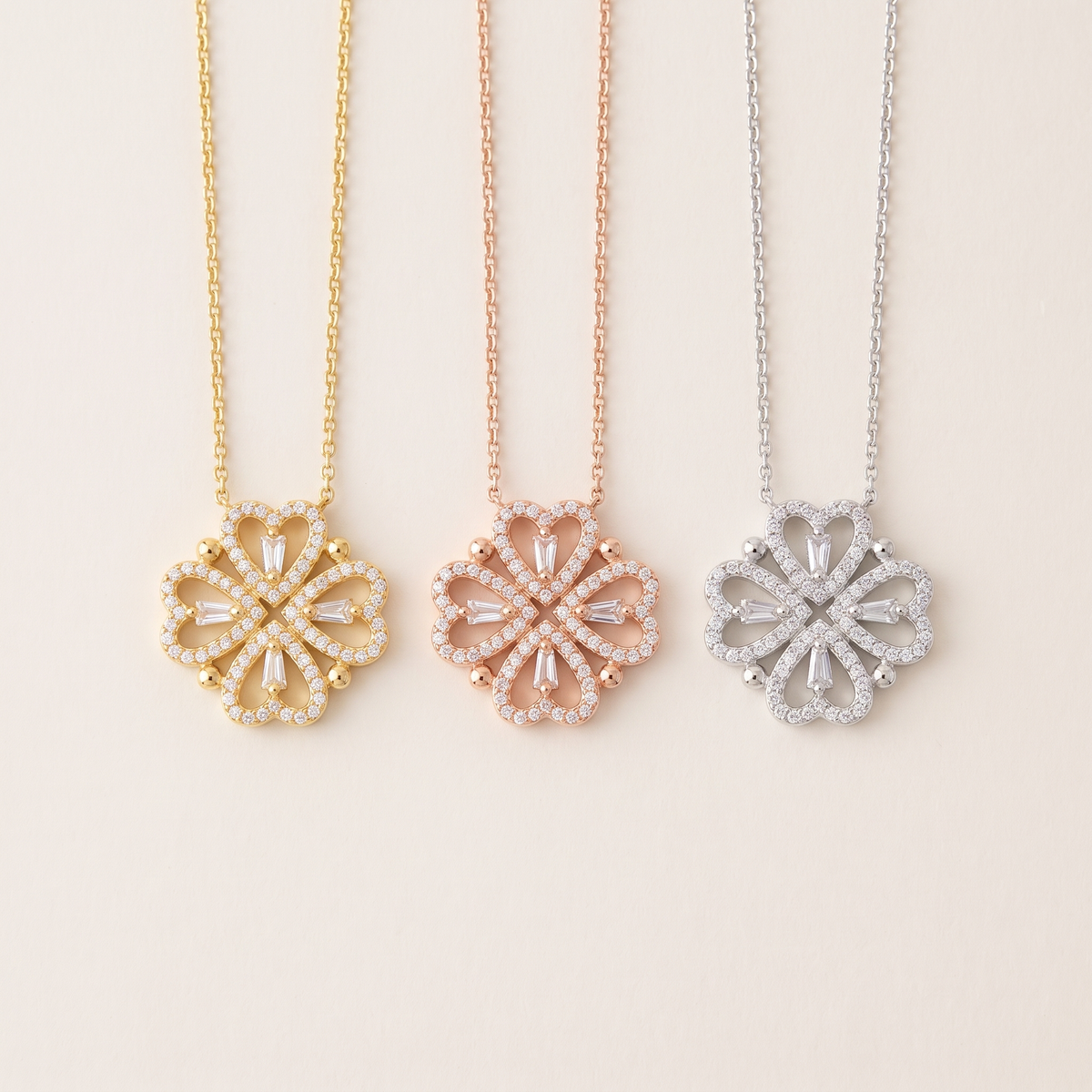 Kleeblatt Halskette in Gold, Roségold und Silber